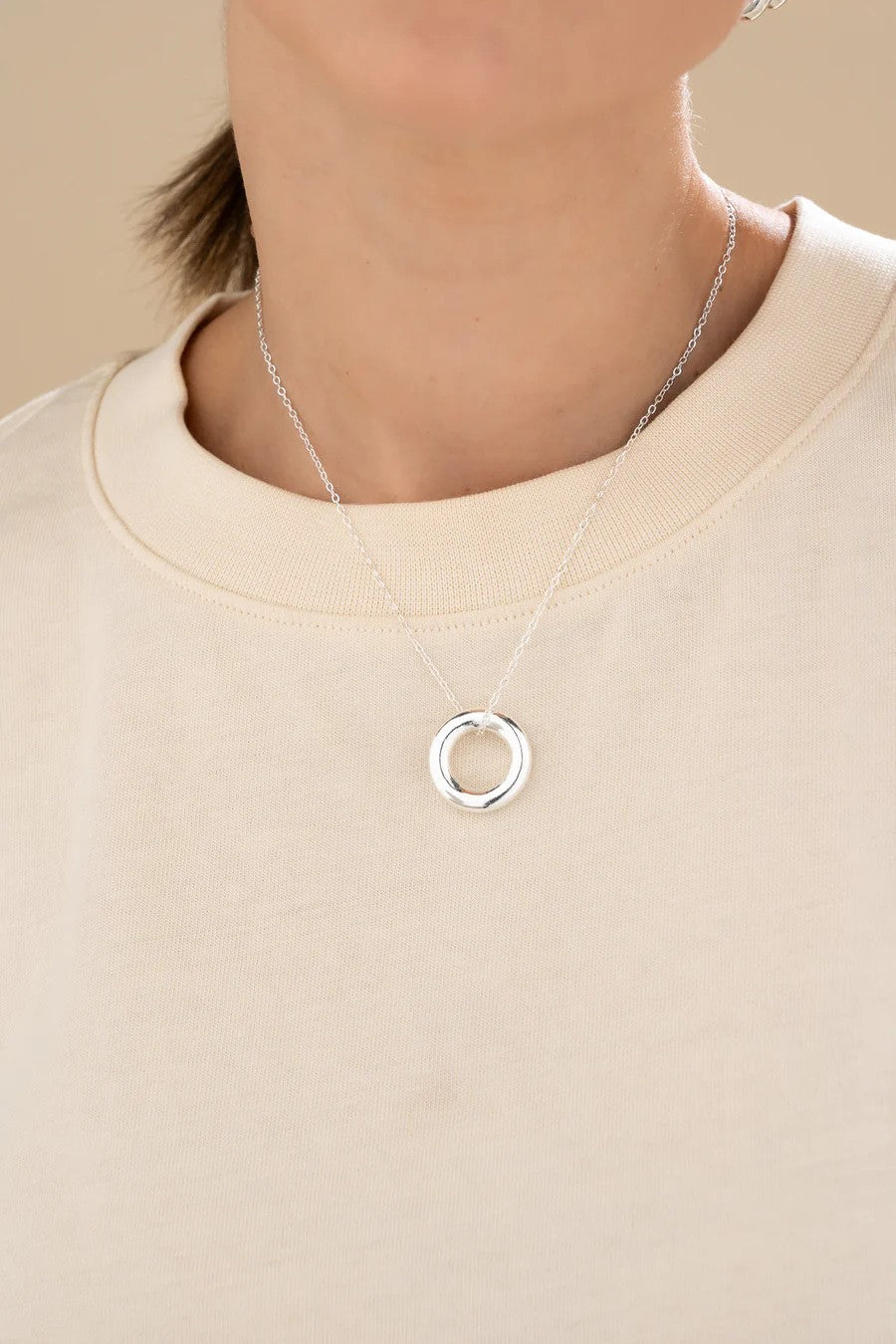 SET COLLAR + ARETES CIRCULOS PLATEADO