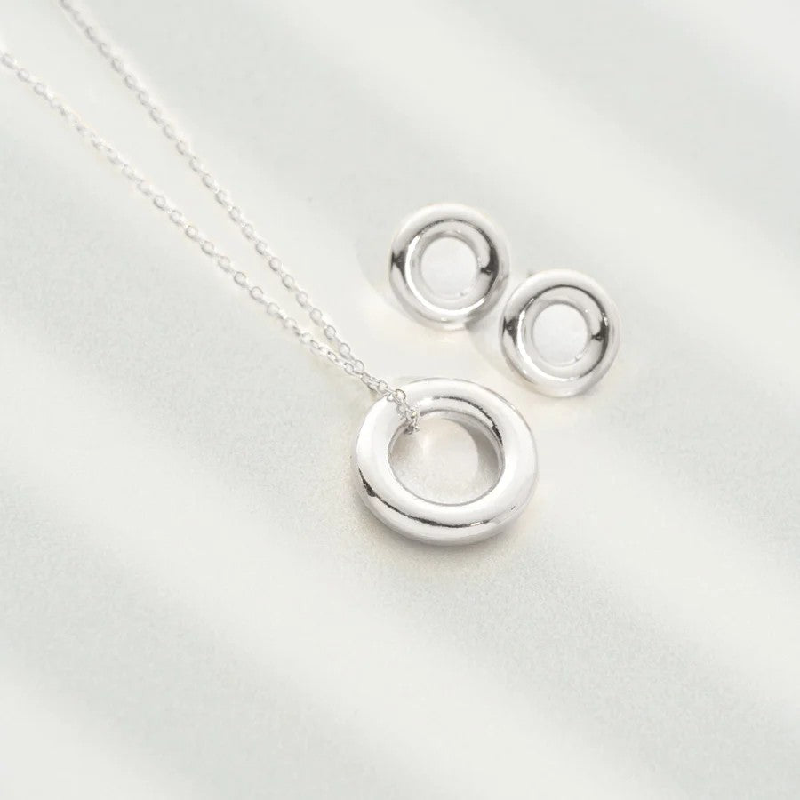 SET COLLAR + ARETES CIRCULOS PLATEADO