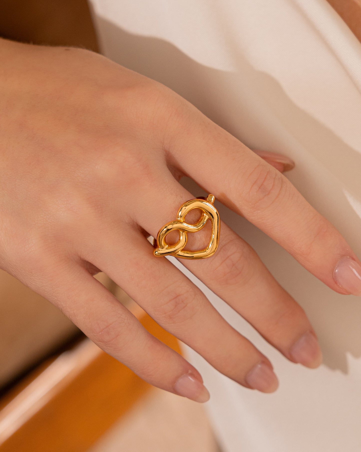 ANILLO CORAZÓN LAZO BOLD*