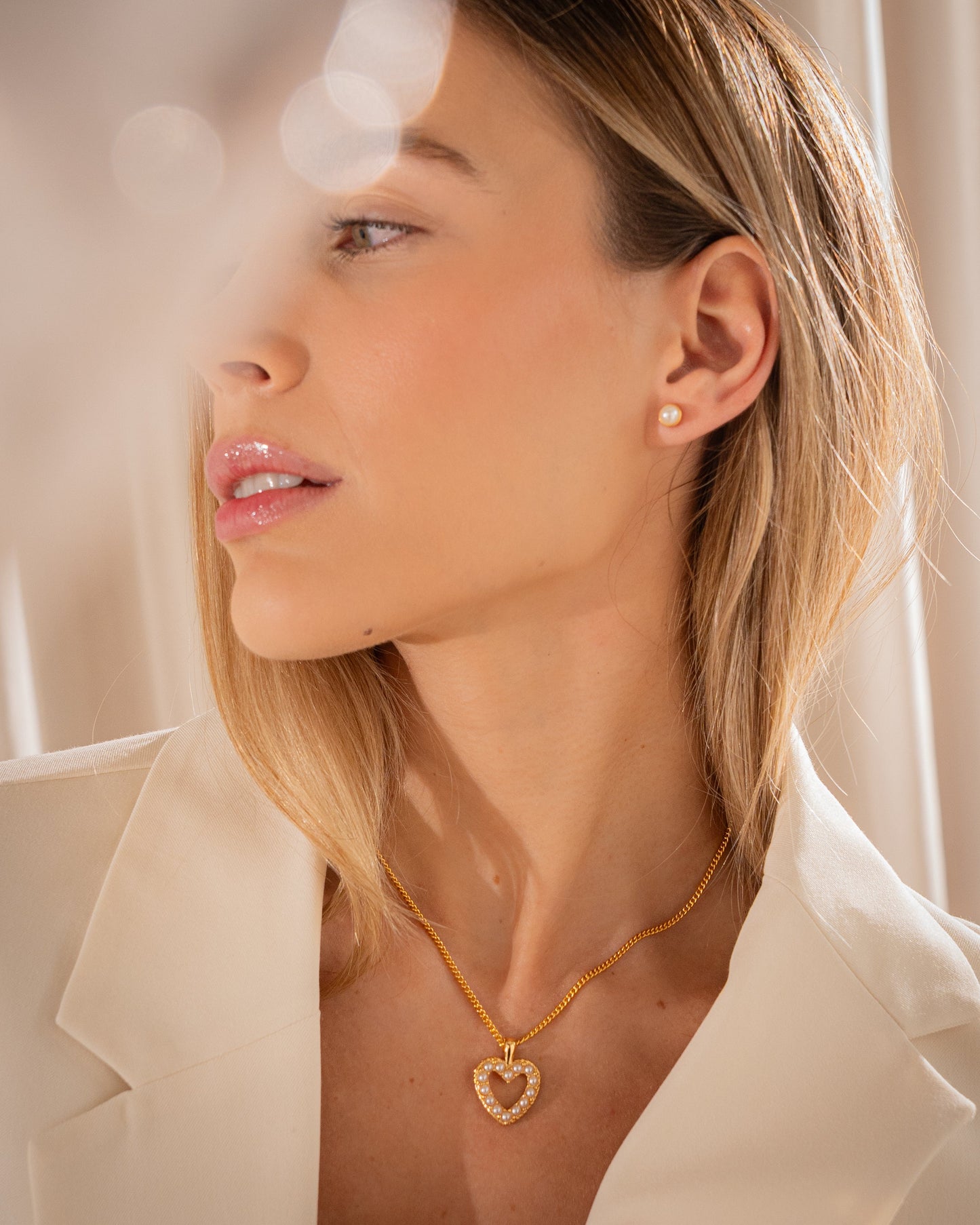 COLLAR CORAZÓN MULTIPERLAS + ARETES PERLA