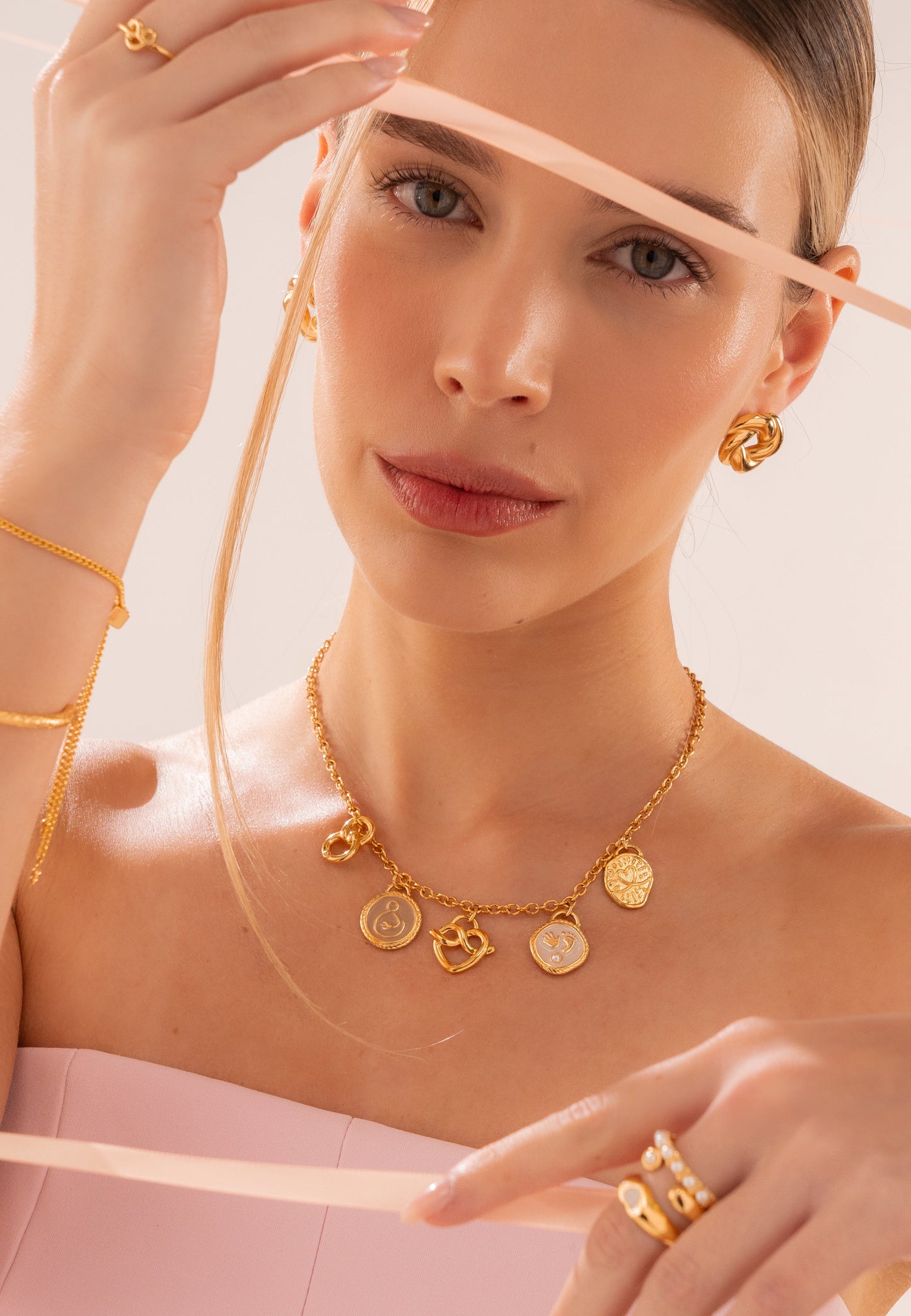 COLLAR MULTICHARMS LAZOS DE AMOR + ARETES*