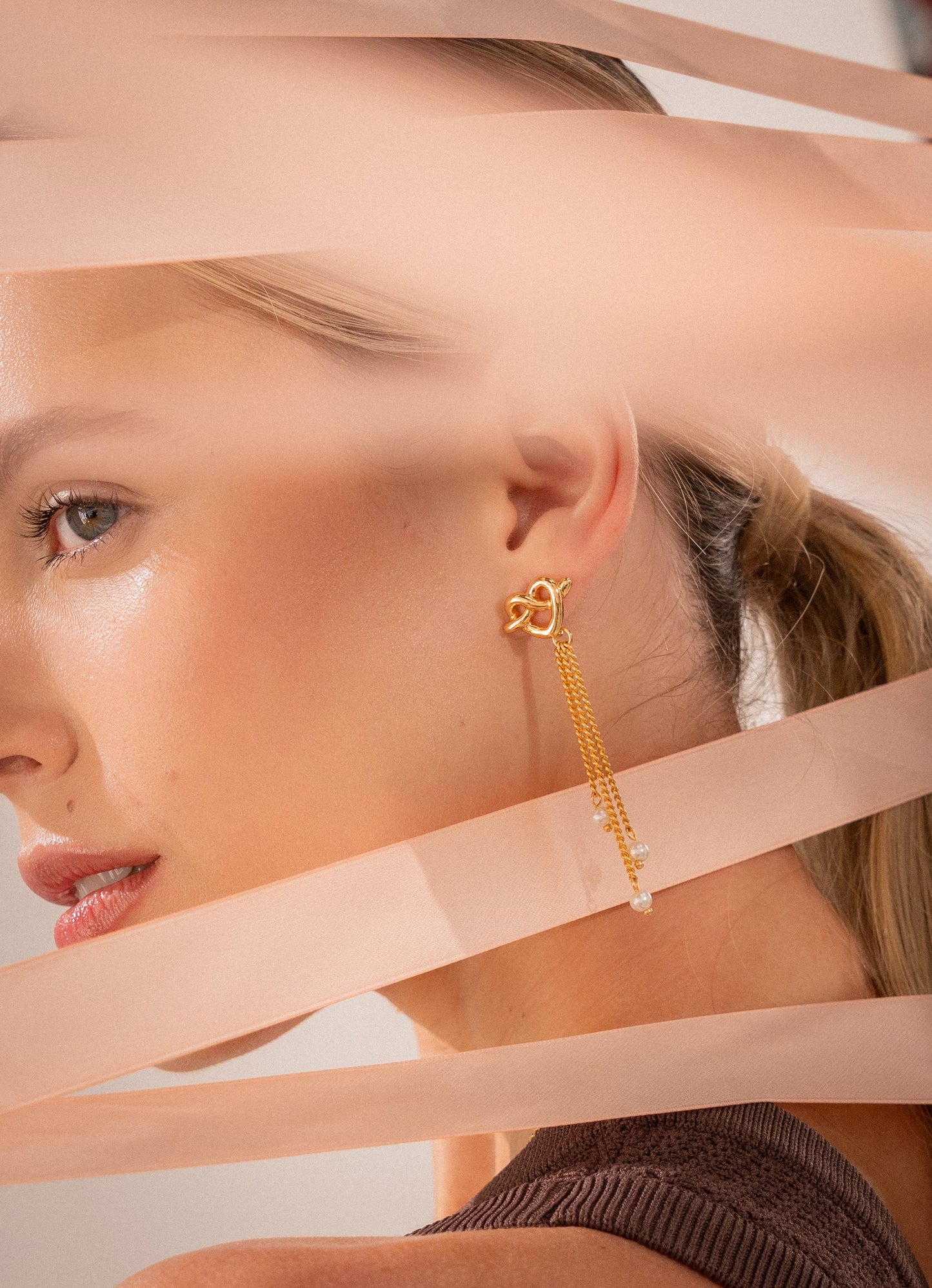 ARETES CORAZÓN LAZO PERLA*