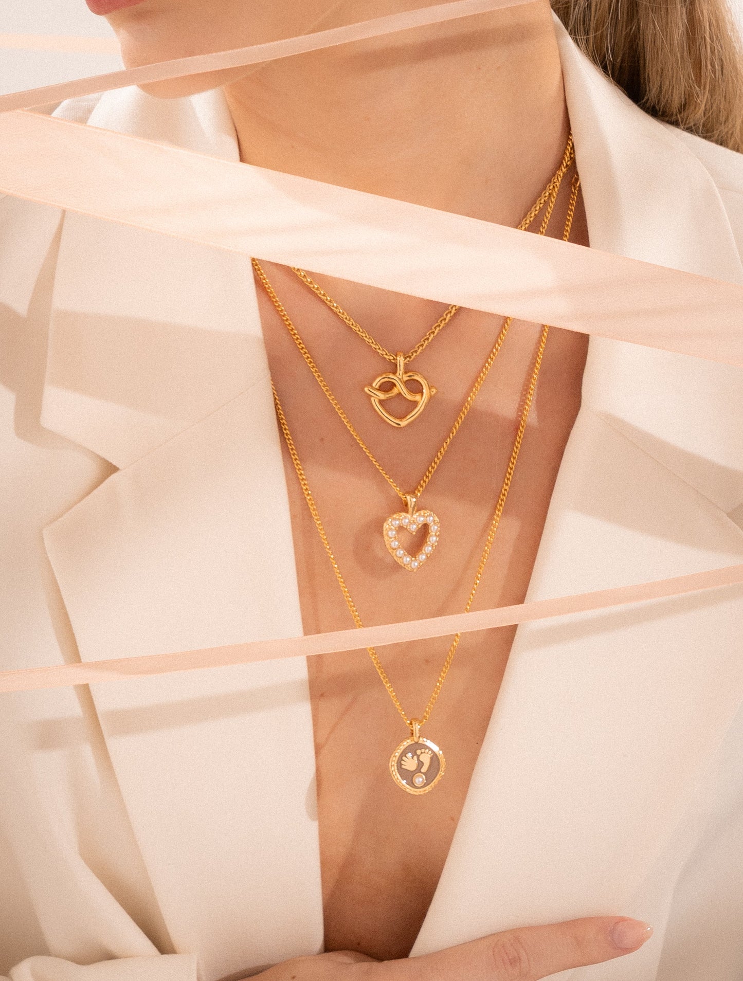 SET COLLAR + ARETES CORAZÓN LAZO*