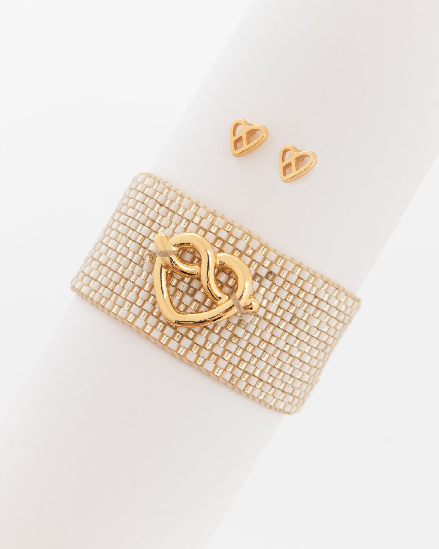 PULSERA TEJIDA CORAZÓN LAZO BOLD + ARETES