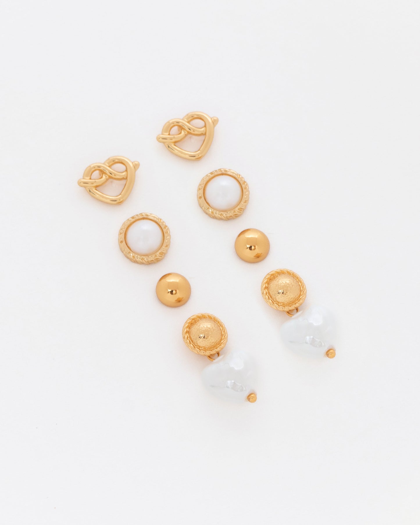 SET X4 ARETES CORAZÓN PERLA*