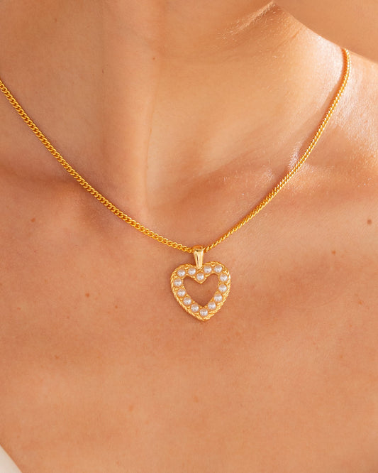 COLLAR CORAZÓN MULTIPERLAS + ARETES PERLA