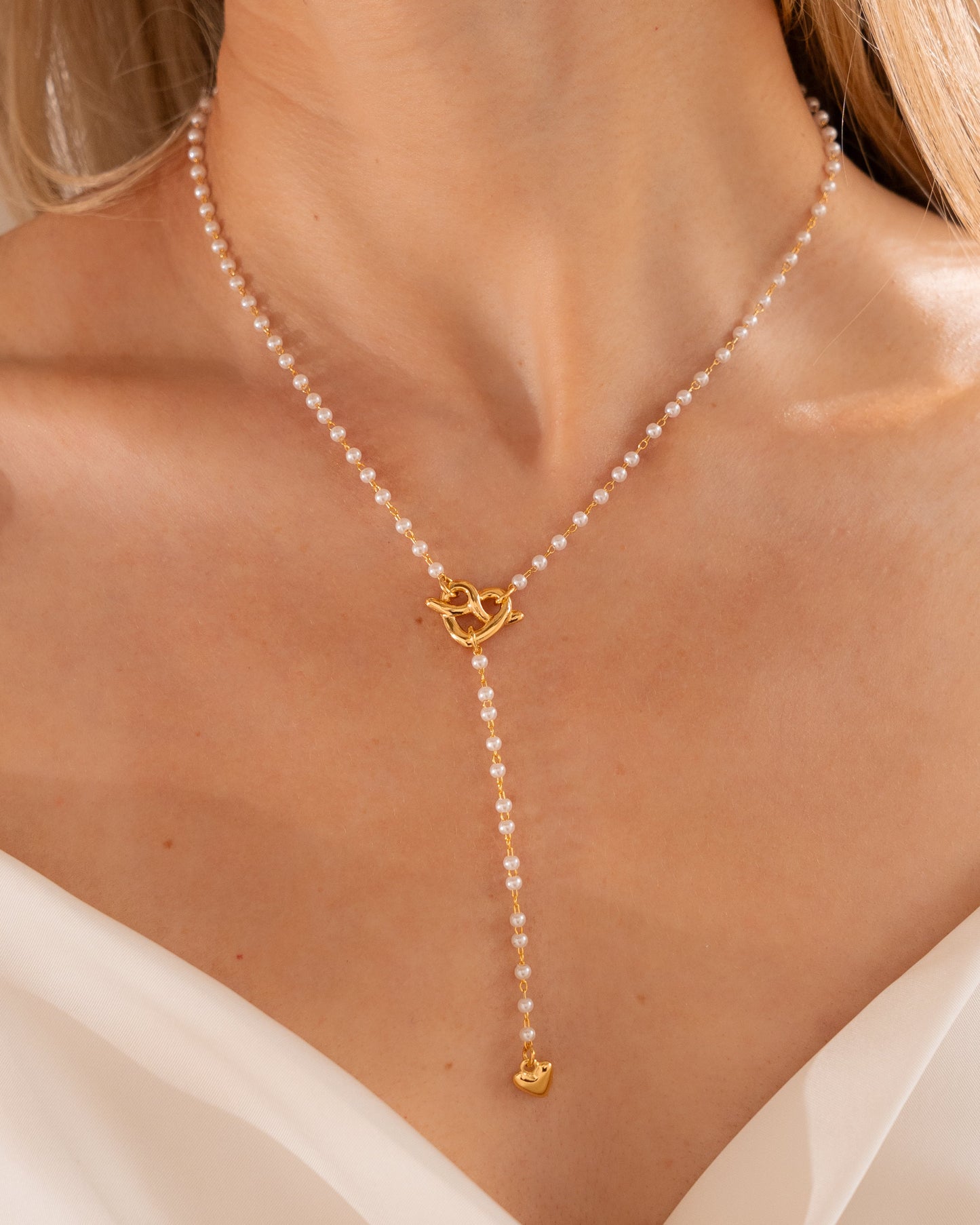 COLLAR PERLAS CORAZÓN + ARETES