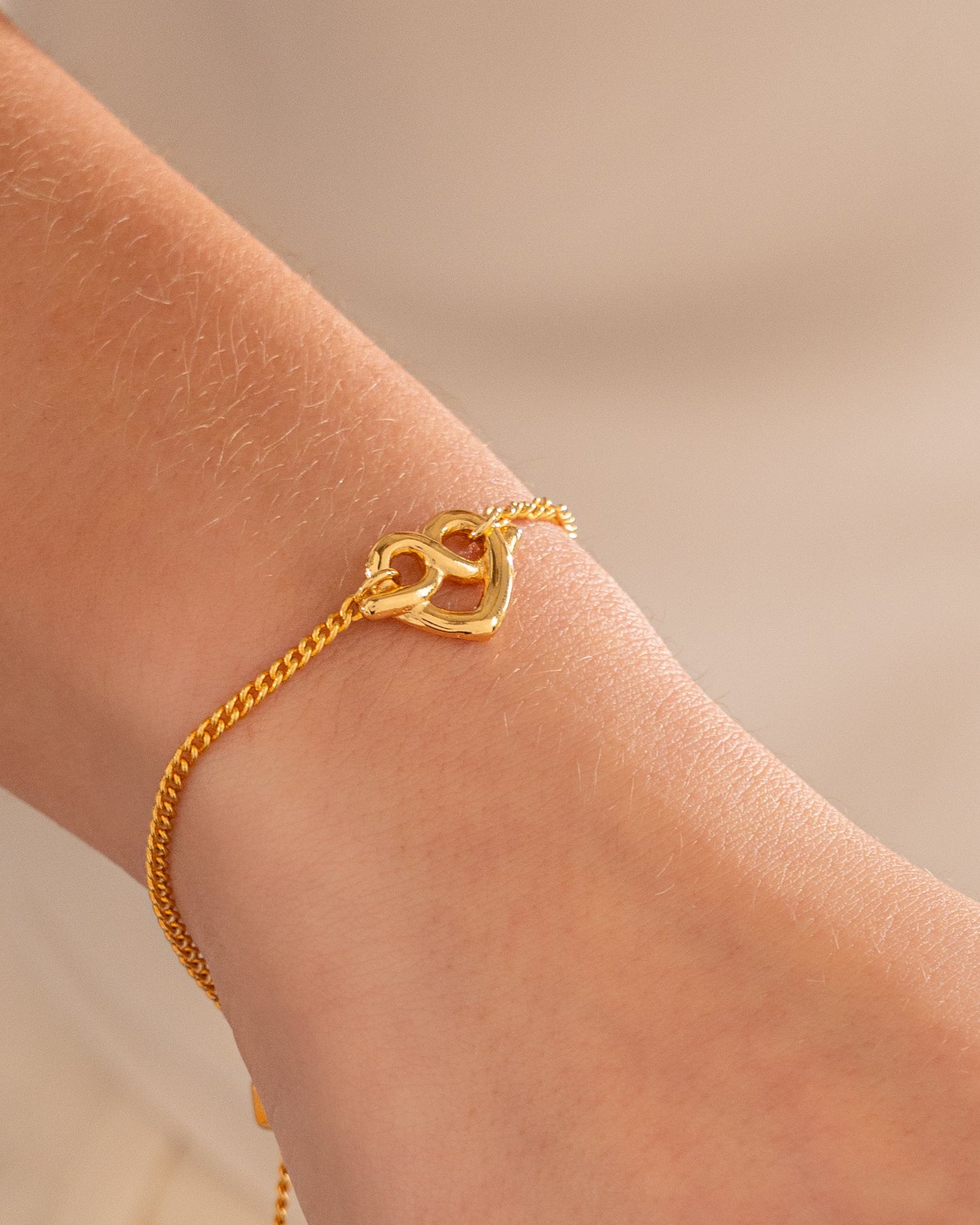 PULSERA CADENA CORAZÓN LAZO + ARETES*