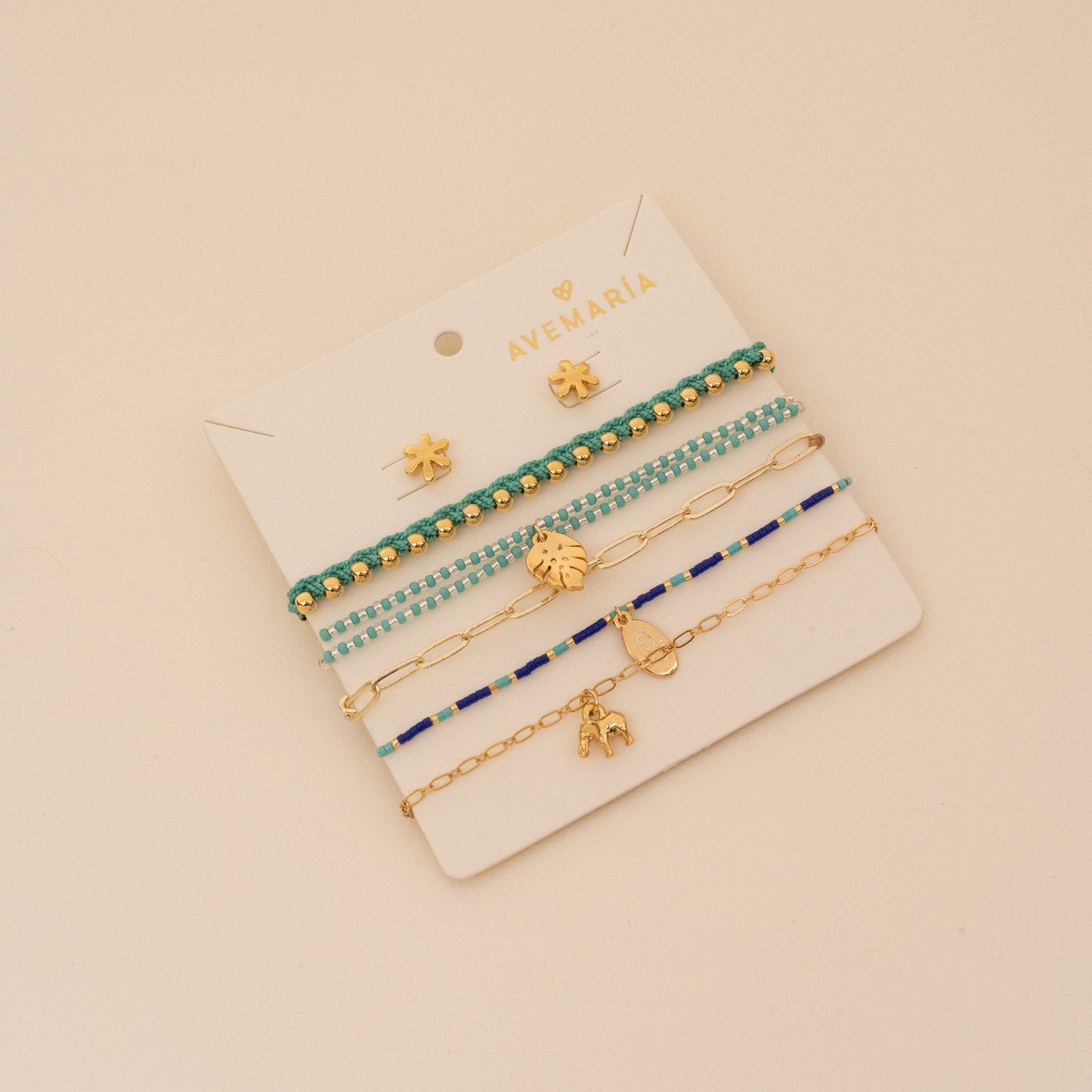 SET DE 5 PULSERAS CON DIJES VARIADOS + ARETES