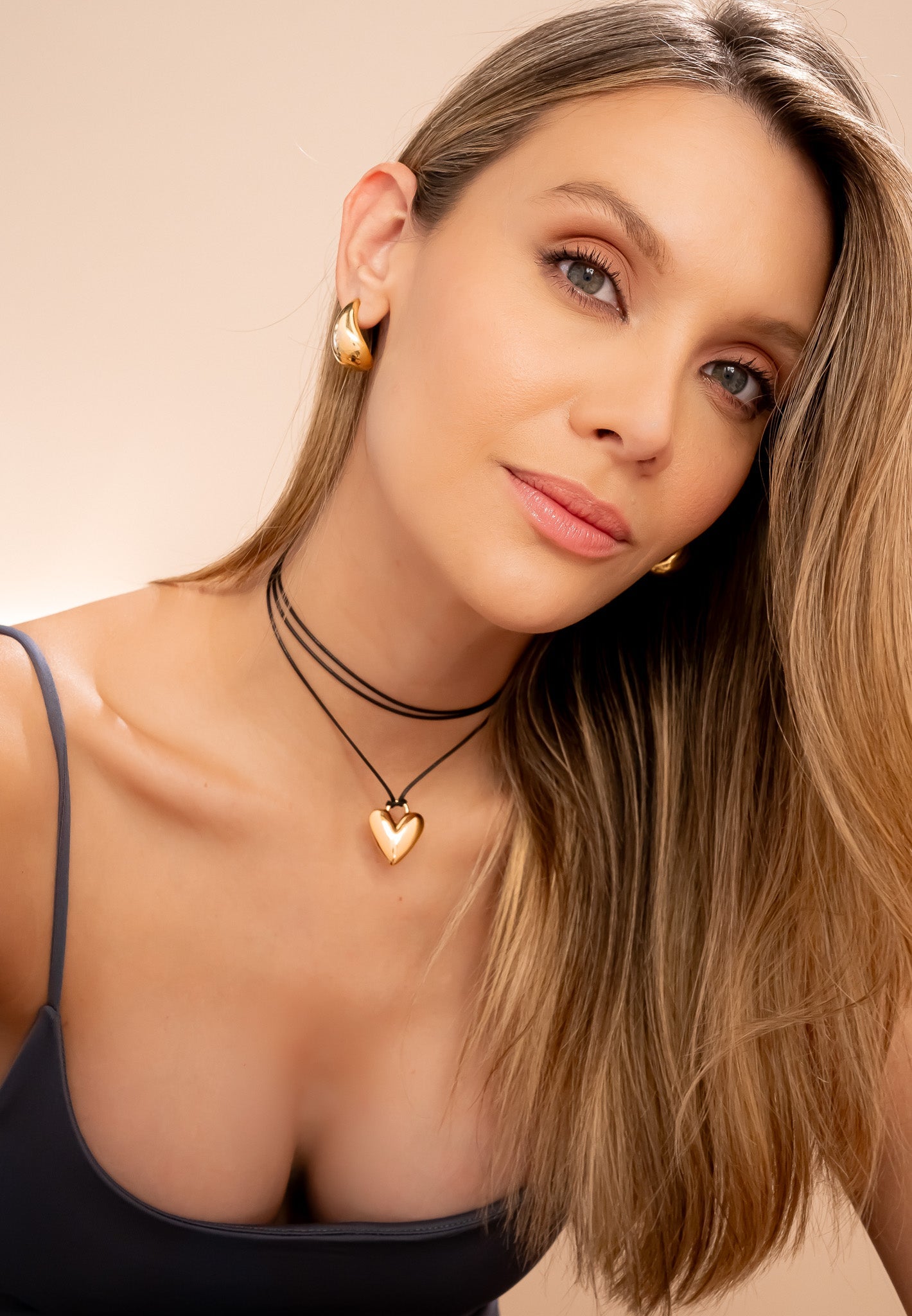 CUERITO CON DIJE DE CORAZON + ARETES - GOLD