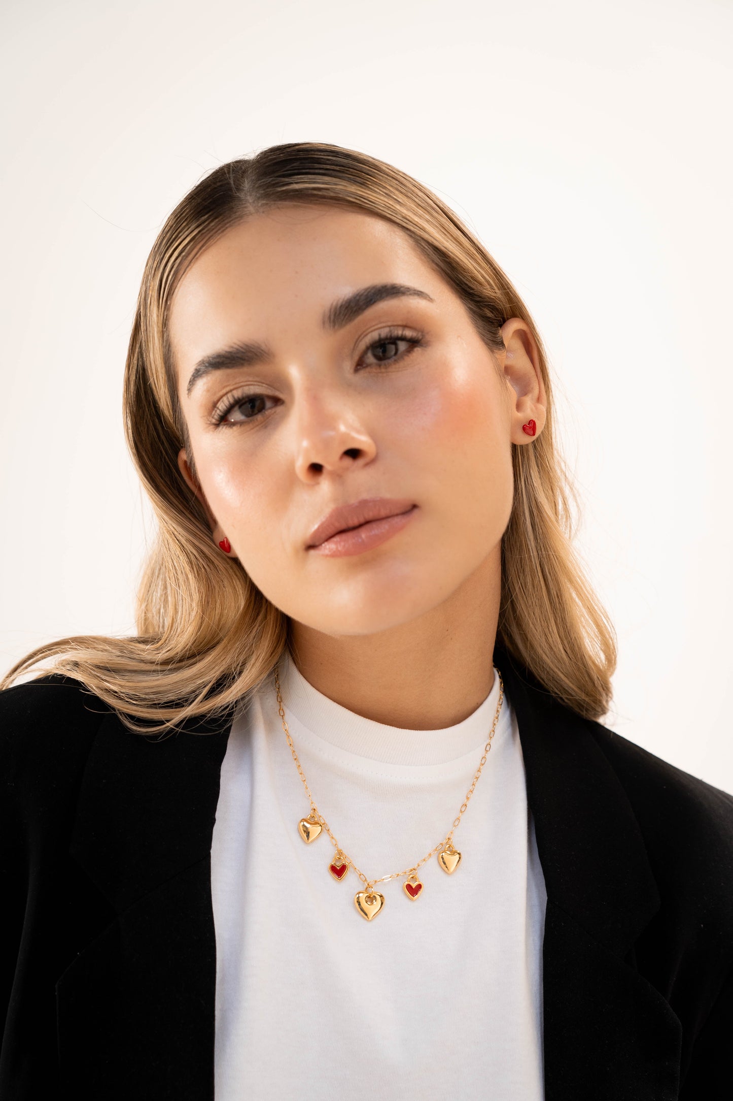 COLLAR MULTICHARMS + ARETES CORAZÓN - GOLD
