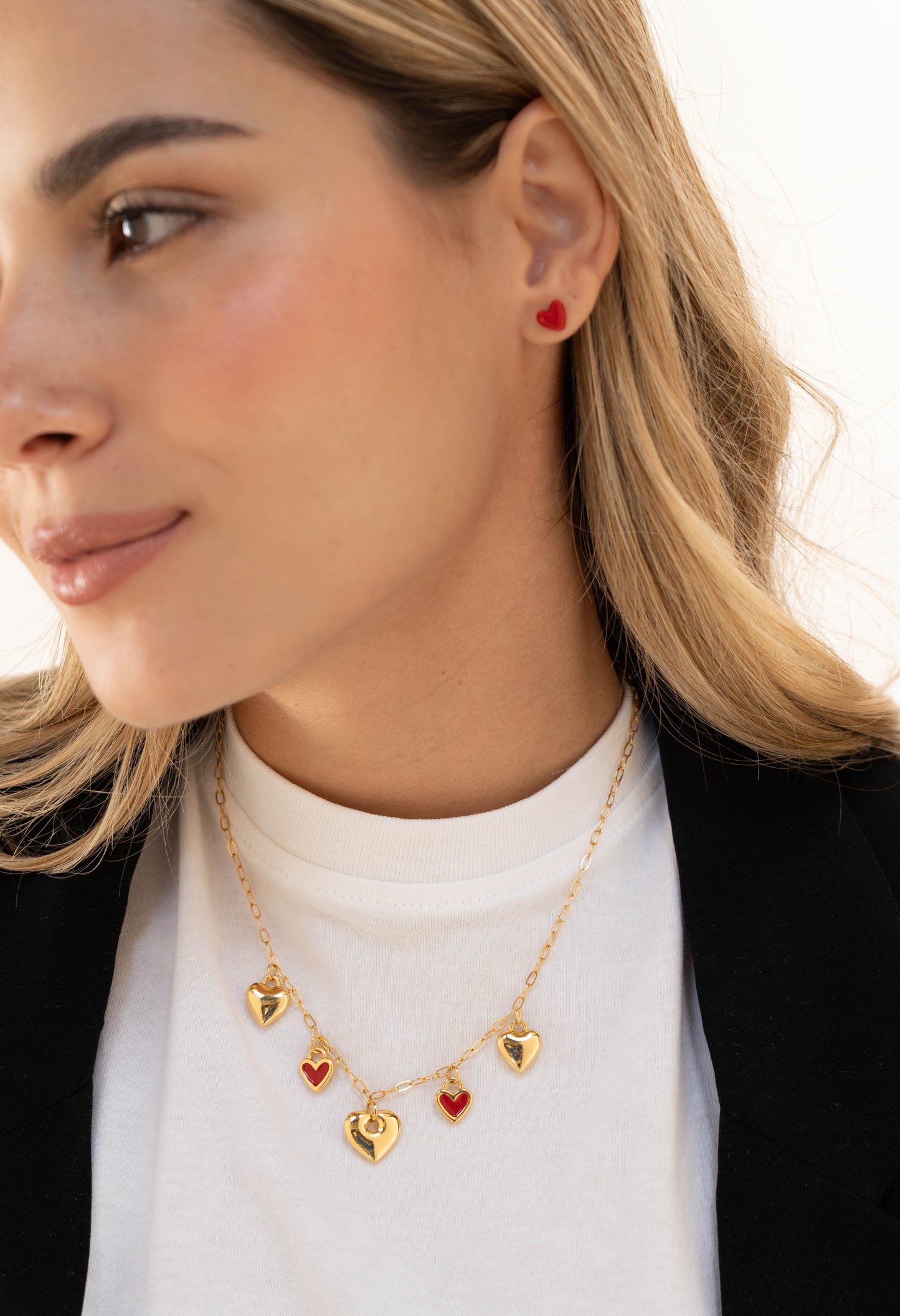COLLAR MULTICHARMS + ARETES CORAZÓN - GOLD