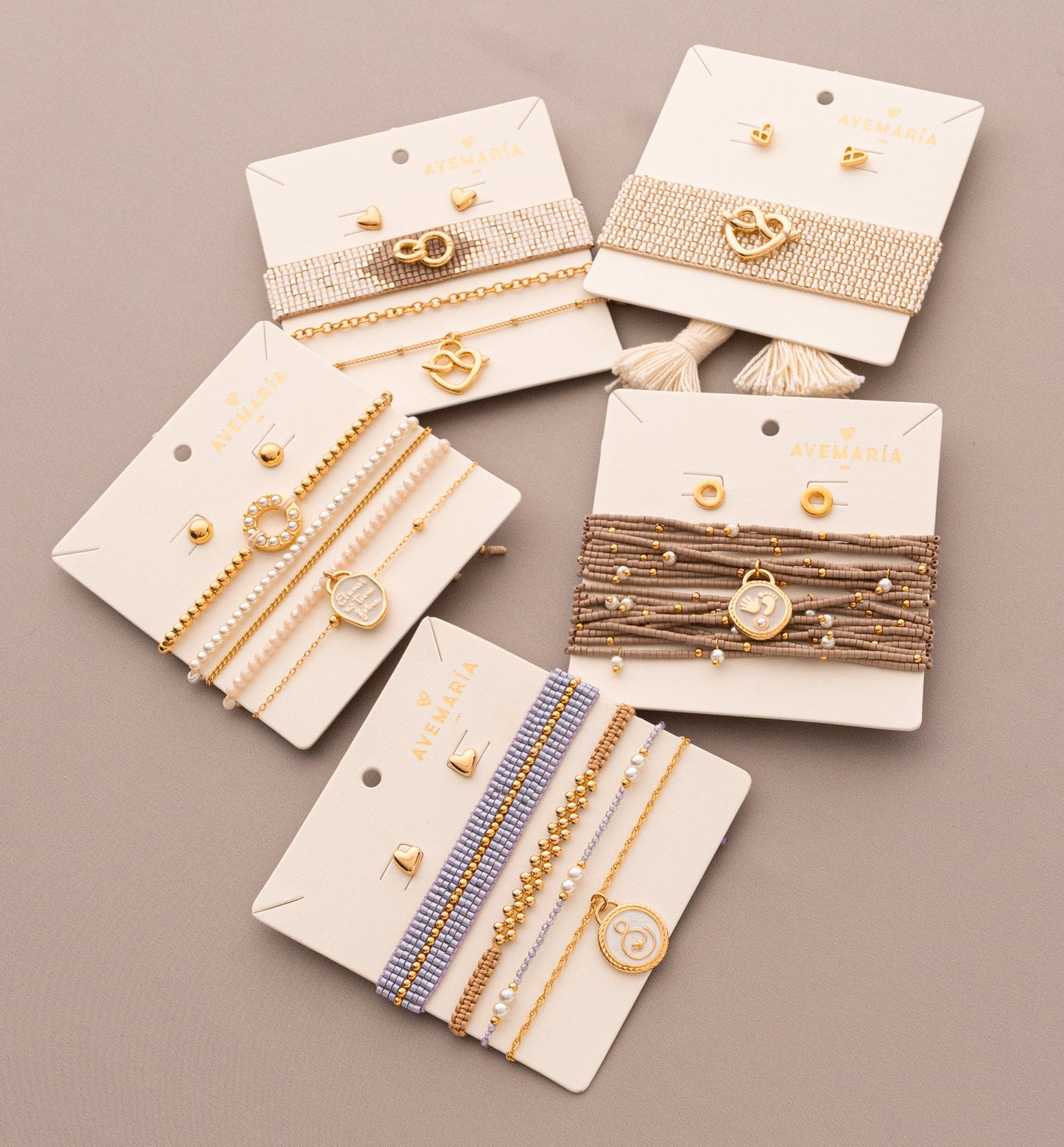 PULSERA TEJIDA CORAZÓN LAZO BOLD + ARETES