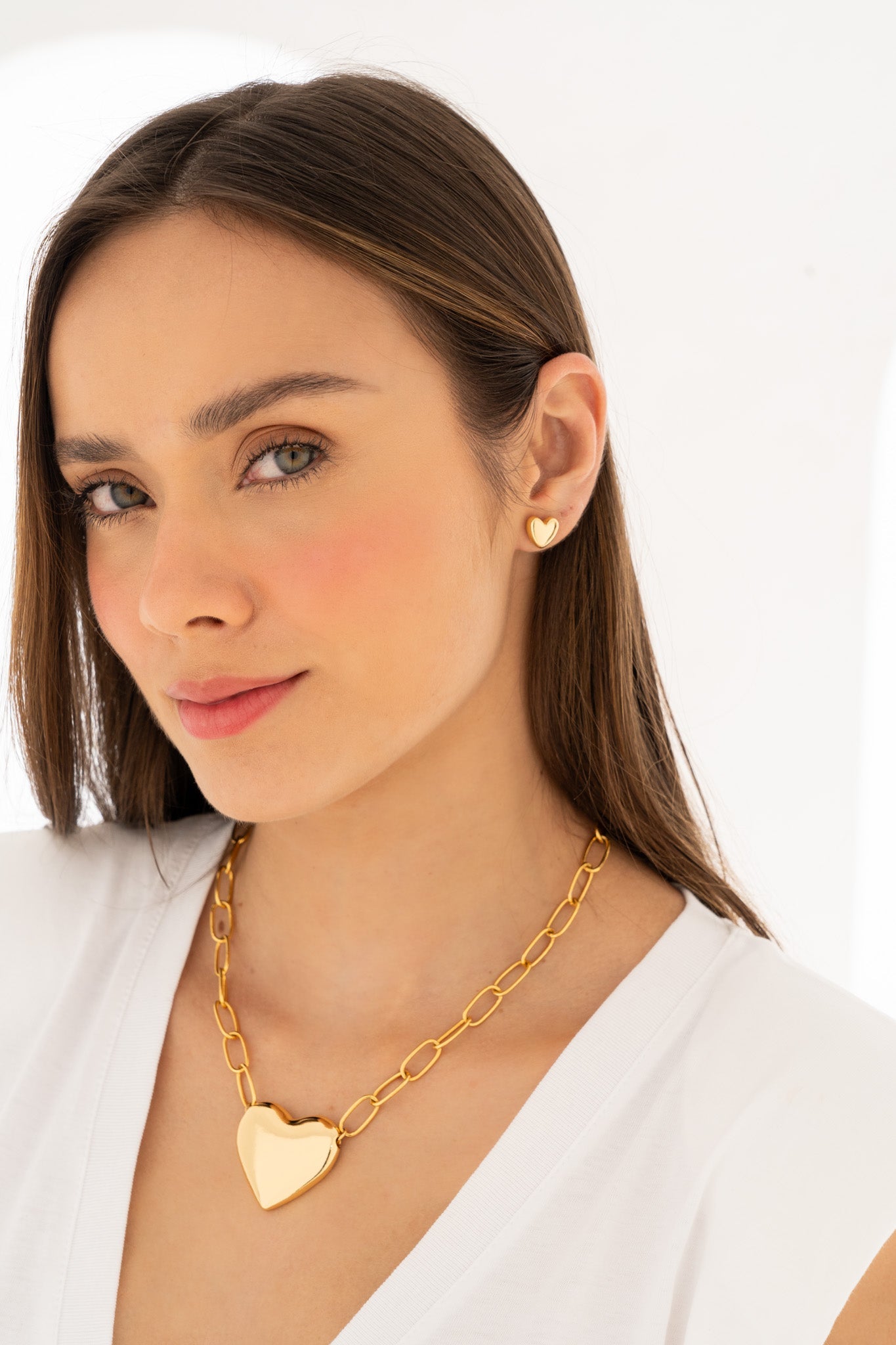 SET COLLAR BOLD + ARETES CORAZÓN