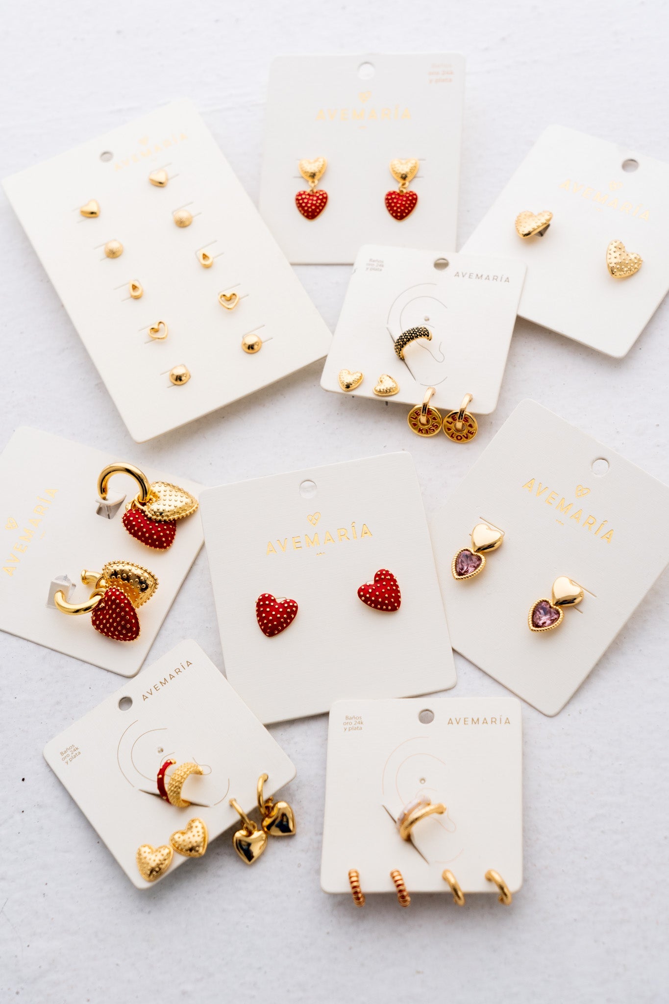 ARETES CORAZÓN PUNTOS ROJO
