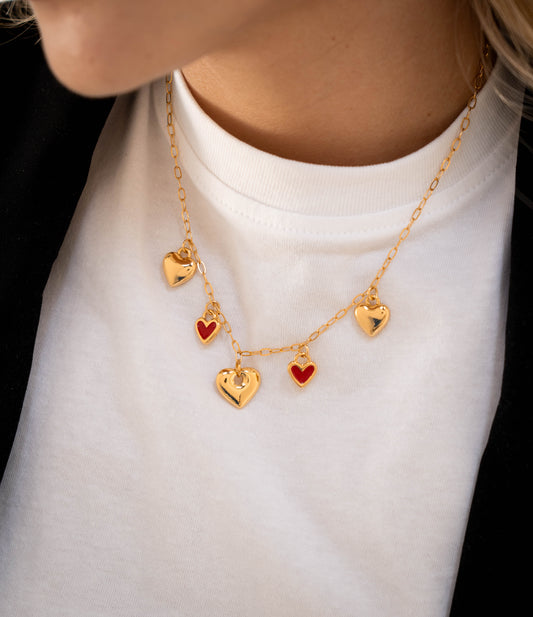 COLLAR MULTICHARMS + ARETES CORAZÓN - GOLD